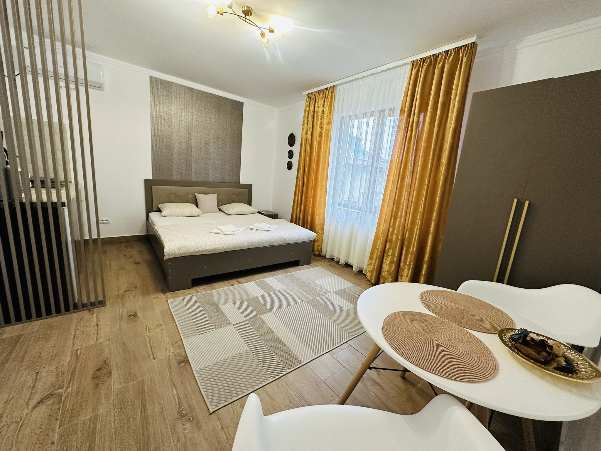camera de hotel 11 inainte de transformare