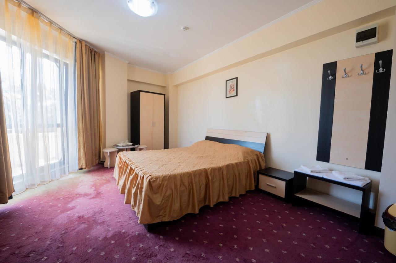 Fotografie virtual staging cazare inainte de editare