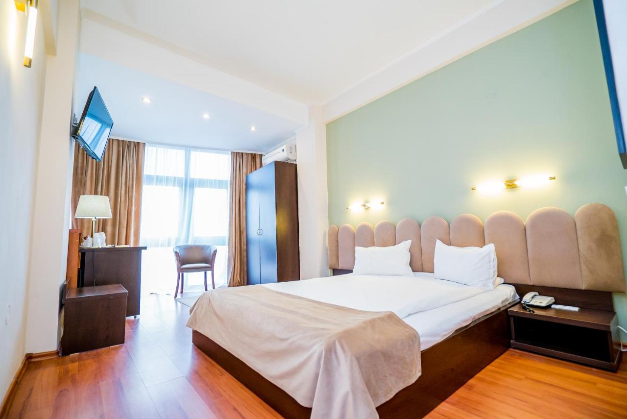 Fotografie hotel Bucuresti inainte de editare