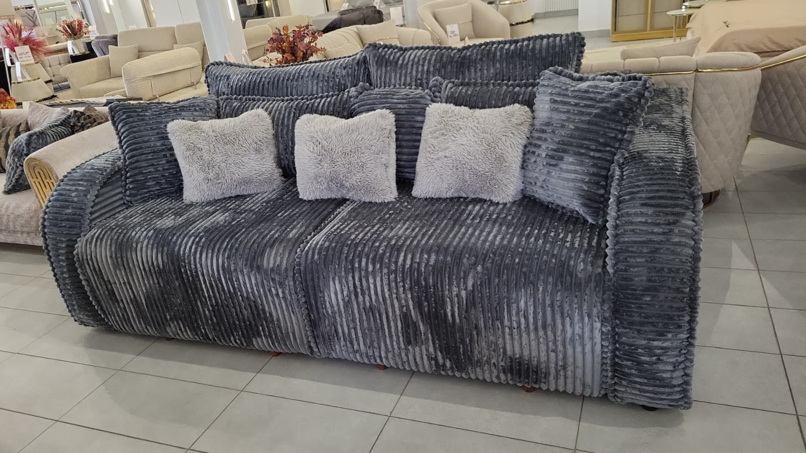 Exemplu editare showroom Arad inainte de editare
