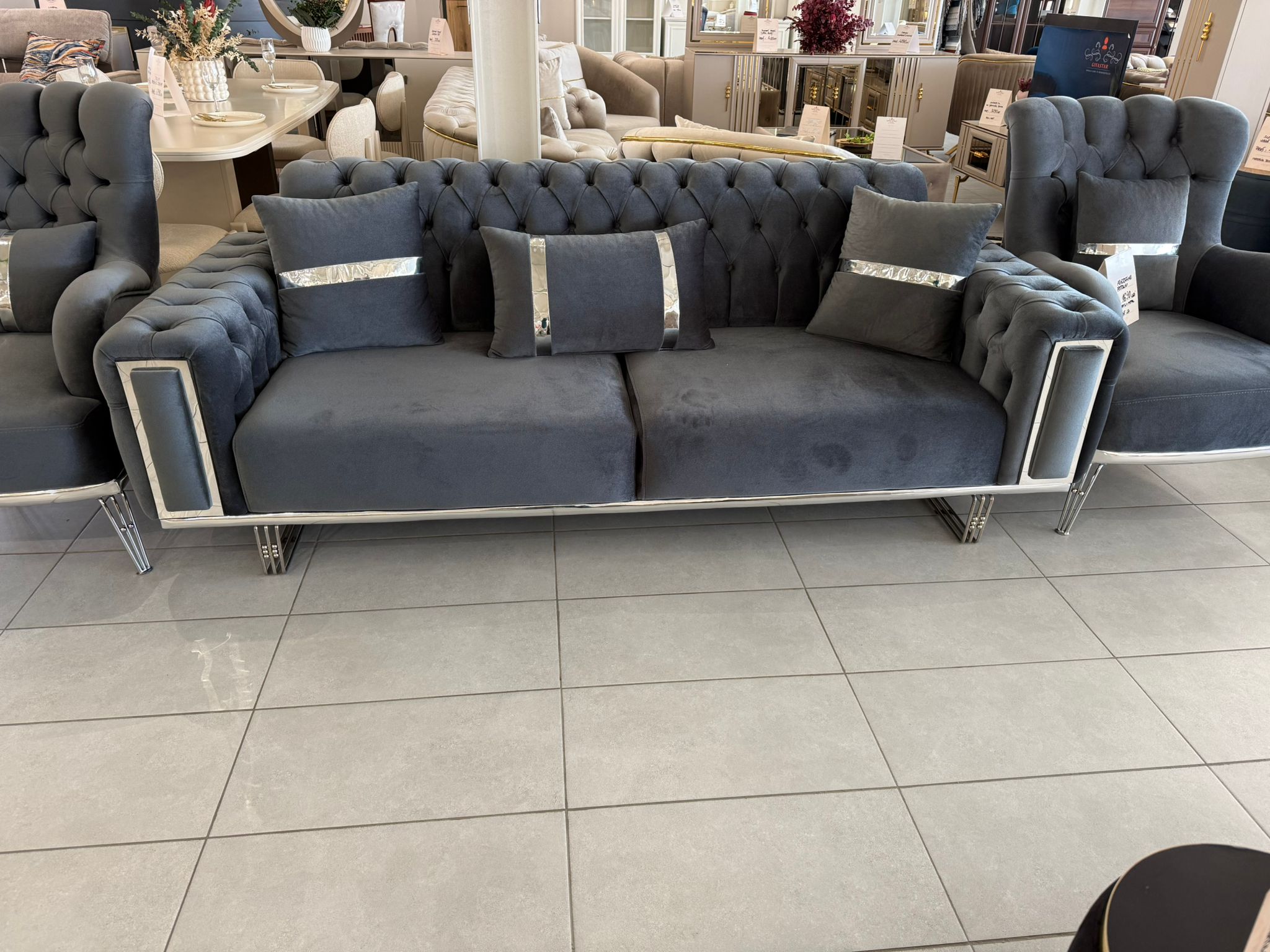 Mobilier showroom inainte de editare catalog 6