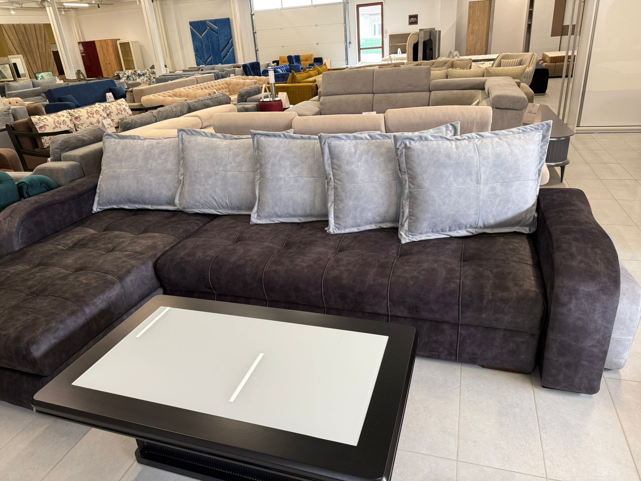 Exemplu editare showroom Pitesti inainte de editare