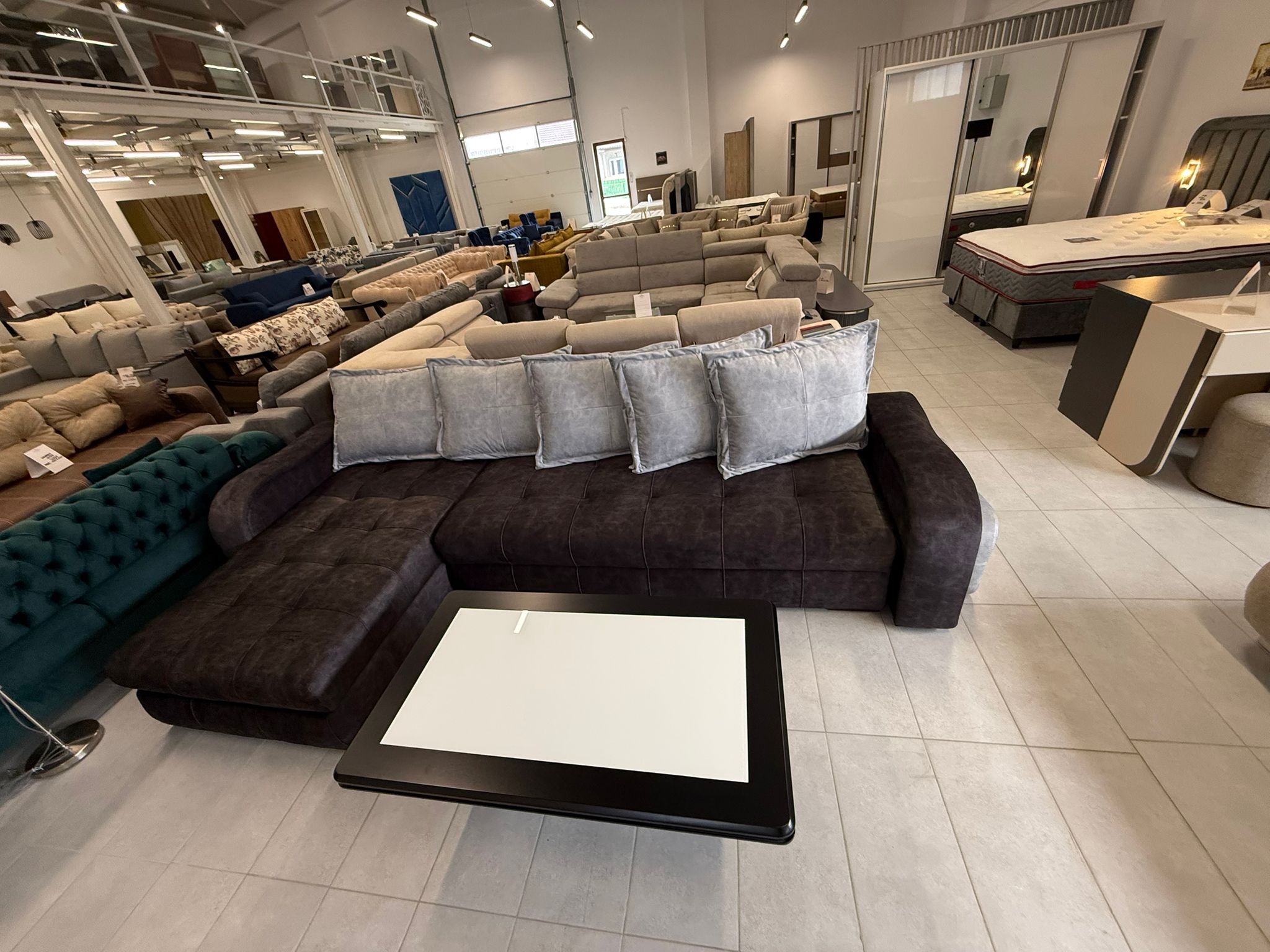 Exemplu editare showroom Pitesti inainte de editare